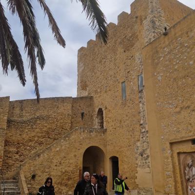 018 E Possibile Recarsi Anche Al Di Sopra Della Torre Quadrata Dalla Quale Si Domina Con La Vista Un Ampio Territorio Che Comprende A Sud La Citta La Valle Del Paradiso E Il Canale Di Sicilia