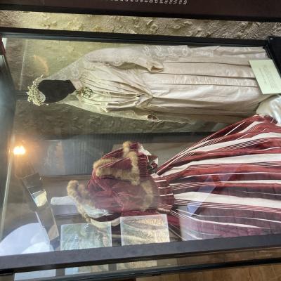 020 Raccolta Di Abiti Per Lo Piu Femminili E Accessori Di Fine Ottocento E Inizio Novecento