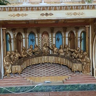 032 Ai Piedi Dell Altare La Stupenda Riproduzione Lignea Dell Ultima Cena Da Notare Le Pieghe Della Tovaglia
