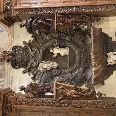 034 In Sacrestia Si Trova Il Lavabo Rococo In Marmo Nero Opera Di Maestranze Trapanesi Cui Fa Contrasto La Bianca Decorazione Pure Marmorea Con La Stigmatizzazione Di San Francesco