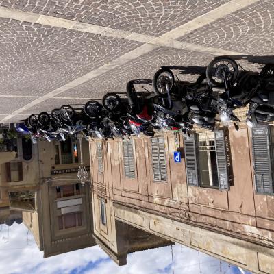 044 Le Nostre Bimbe Allineate Sotto Il Sole