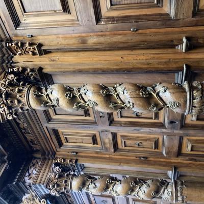 070 Nella Sagrestia Si Osservano Scaffali E Sculture Di Legno Del 1725 Con Le Sue Colonnine A Spirale Fra La Penombra Austera Del Luogo Da All Occhio Una Gradevole Sensazione Di Statuette E Di Rilievi