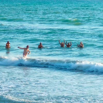 088 Scesi Dalla Via Dei Greci Raggiungiamo La Spiaggia E Dopo Un Po Di Tentennamenti Tutti A Mollo
