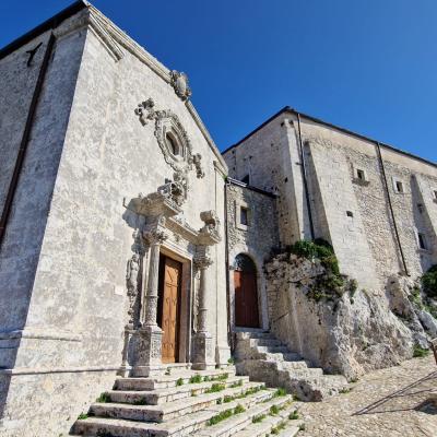 012 La Facciata Barocca Della Chiesa E Del 1721