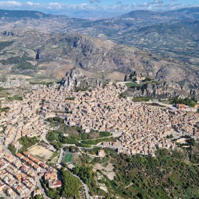 016 E Mentre Il Gruppo Si Inerpicava Sul Monte Qualcuno Ci Fotografava Dall Alto Su Un Aereo Ultraleggero. Jpeg