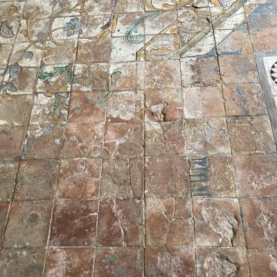 061 Pavimento Della Sacrestia In Ceramica Siciliana Rovinato Nel Tempo