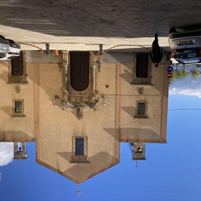 025 La Facciata Presenta Tre Ordini Verticali Con Un Portale Di Pietra Arenaria E Intagli Del Maestro Luca Morina O Murena Di Nicosia 1650