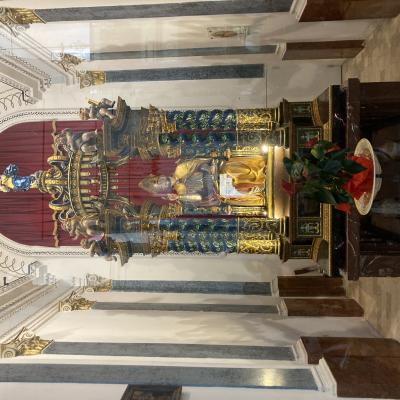 026 In Fondo Alla Navata Sinistra Si Puo Ammirare Il Fercolo Del Santo A Otto Colonne Elicoidali Chiuse Da Una Madonnina E Con Degli Angeli Alla Sommita