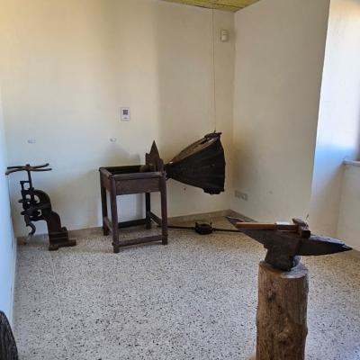 038 Inoltre Attrezzi Usati In Zootecnia Gli Strumenti Del Calzolaio Del Fabbro E Del Falegname