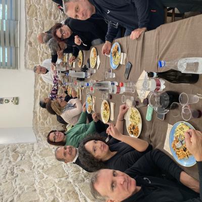 051 Ecco Finalmente Seduti A Tavolo All Agriturismo Balcone Mediterraneo Con Un Bel Piatto Davanti.jpeg