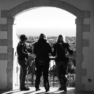 057 Le Nostre Ragazze Alla Finistra
