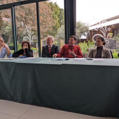003 Ecco Il Tavolo Del Direttivo Uscente