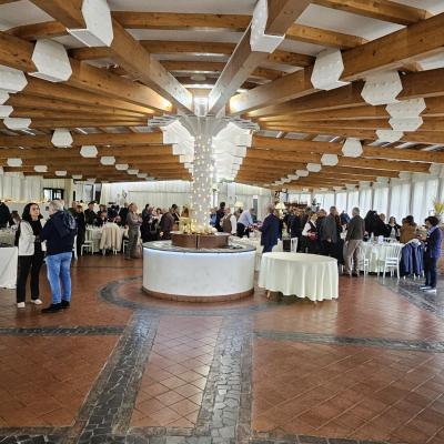 027 Finito Il Pranzo In Attesa Del Buffet Dei Dolci