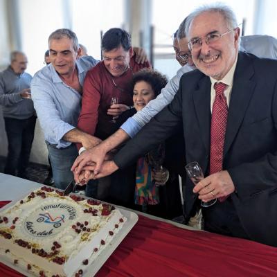 031 Il Taglio Della Torta A 6 Mani