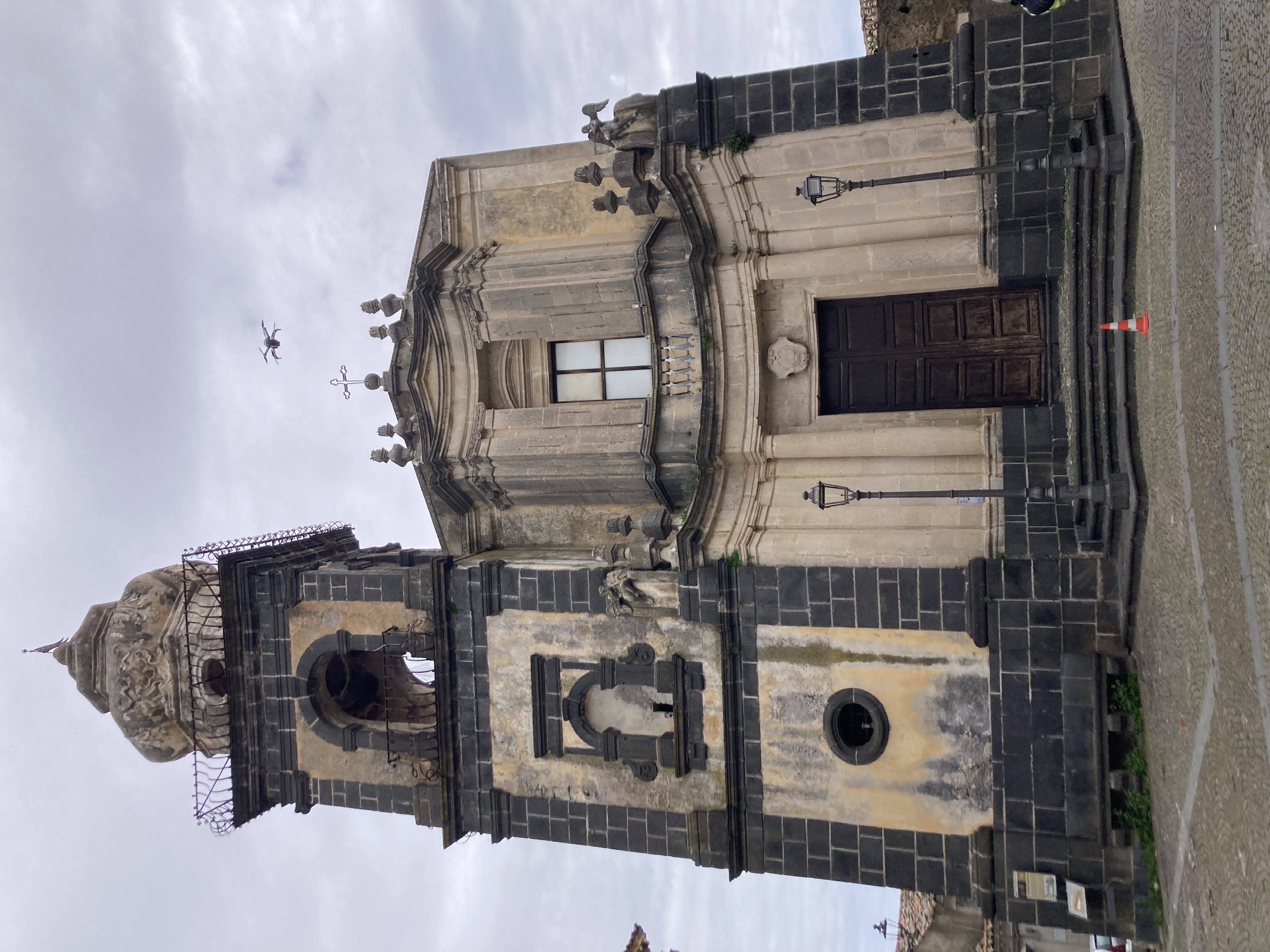 038 La Chiesa Di Sant Antonio Abate Con La Concava Facciata Nobilitata Da Modanature Classiche Da A Tutto L Insieme Un Tocco Armonioso Di Linee E Forme Che Non Risentono Degli Eccessi Del Barocco