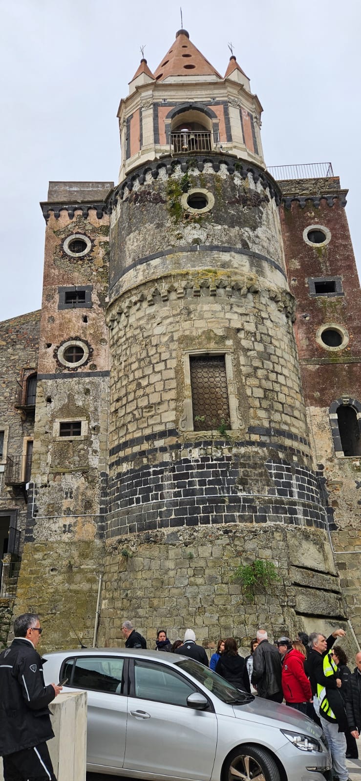 041 Il Torrione Che Nella Parte Sommitale Ospita La Cuspide Del Campanile E La Cui Parte Inferiore Costituisce L Abside Della Chiesa