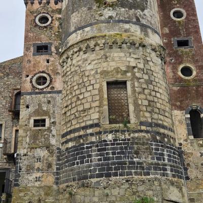041 Il Torrione Che Nella Parte Sommitale Ospita La Cuspide Del Campanile E La Cui Parte Inferiore Costituisce L Abside Della Chiesa