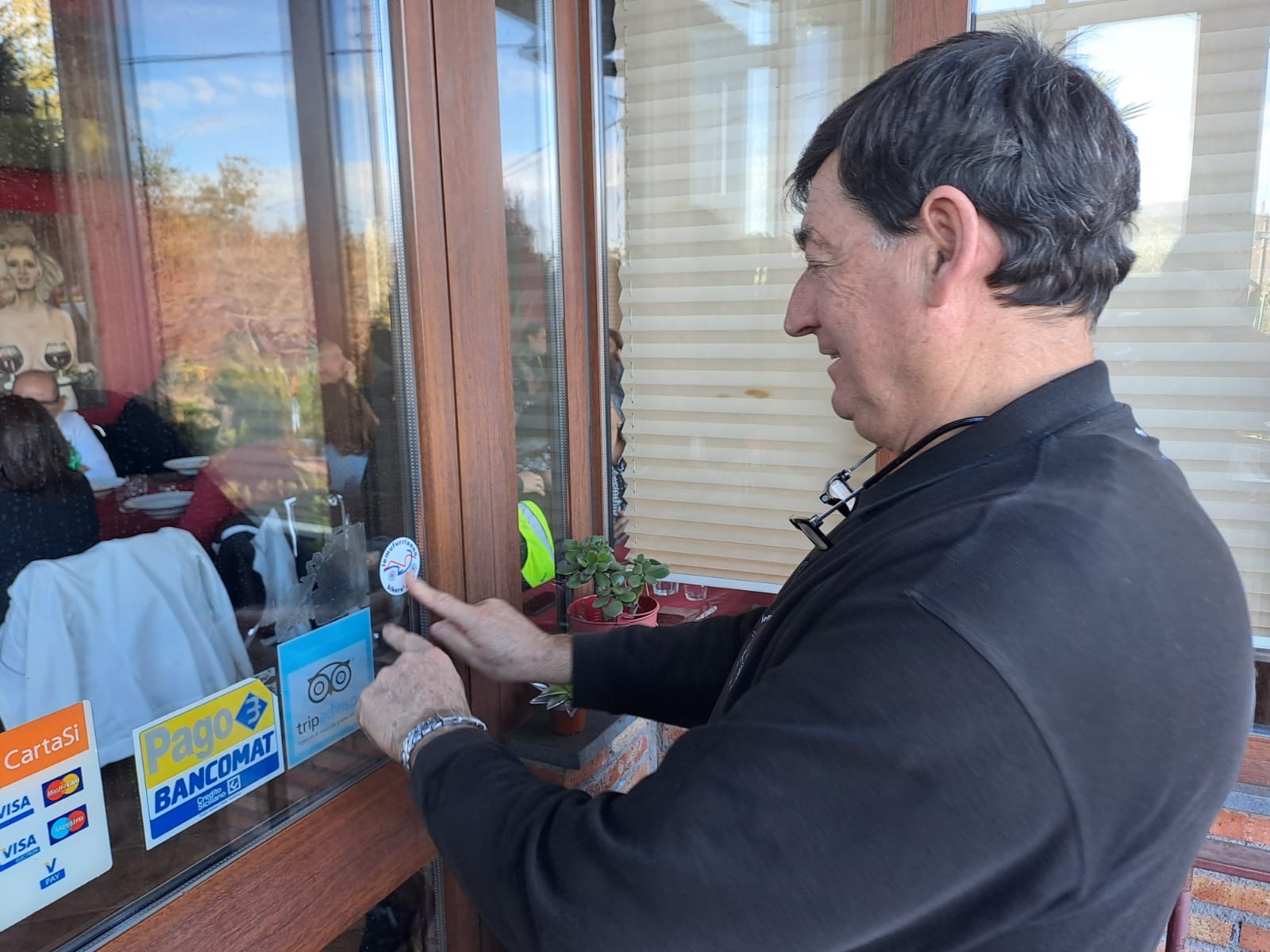 056 Il Presidente Regolarizza Il Locale 3 Stelle Iemufurriannu