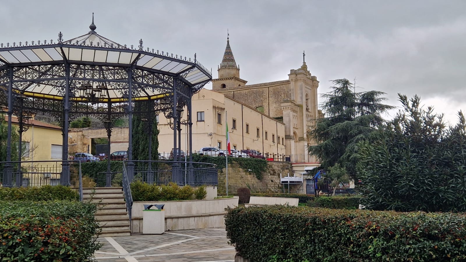 017 Il Palco Della Musica Nei Giardini Del Paese