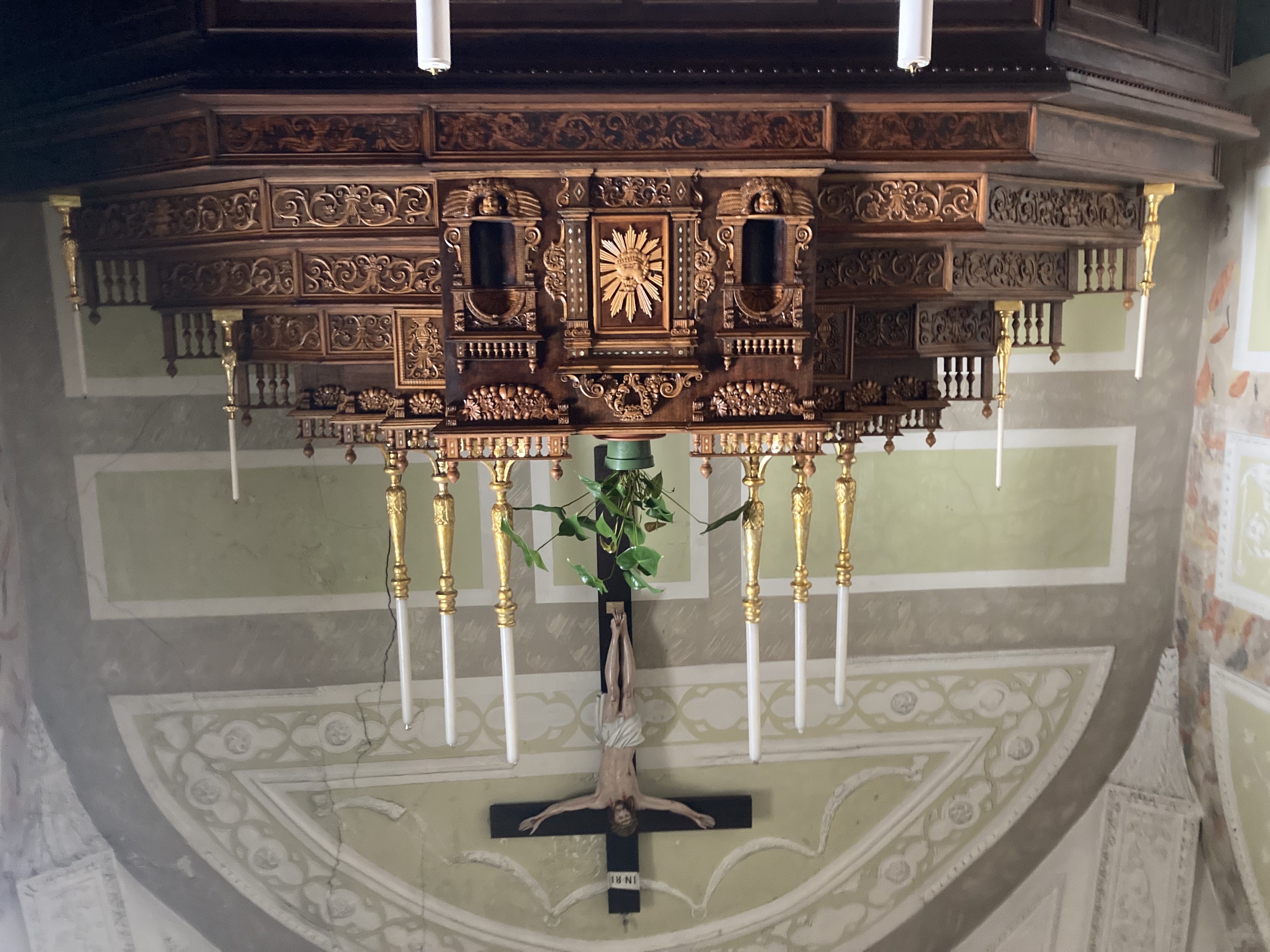 026 Altare Ligneo Intarsiato Posto Nella Cappella A Dx Recuperato E Restaurato E Conservato All Interno Della Chiesa