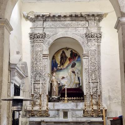 034 Cappella Privilegiata Del Culto Di San Filippo Diacono Del 500 L Altare Ha Una Raffinata Cornice In Alabastro Scolpita Da Mastro Pello De Anna Fabbricatori Et Scultori