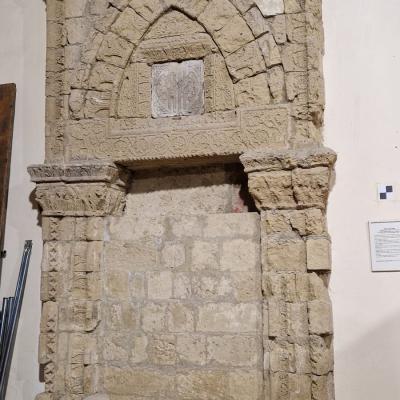 037 La Presenza Di Una Comunita Ebraica Ad Agira E Testimoniata Dall Aron O Arca Santa Costruito Nel 1454 Al Centro E Riprodotto Lo Stemma Della Casa D Aragona