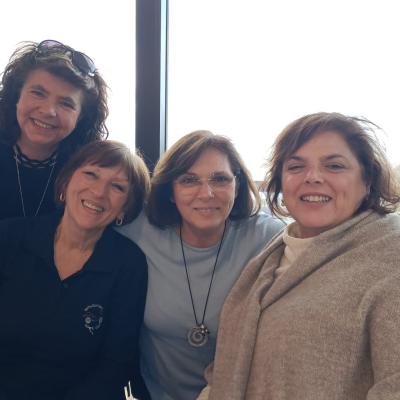 062 Un Bel Quadretto Sorridente Di Amiche Bikers
