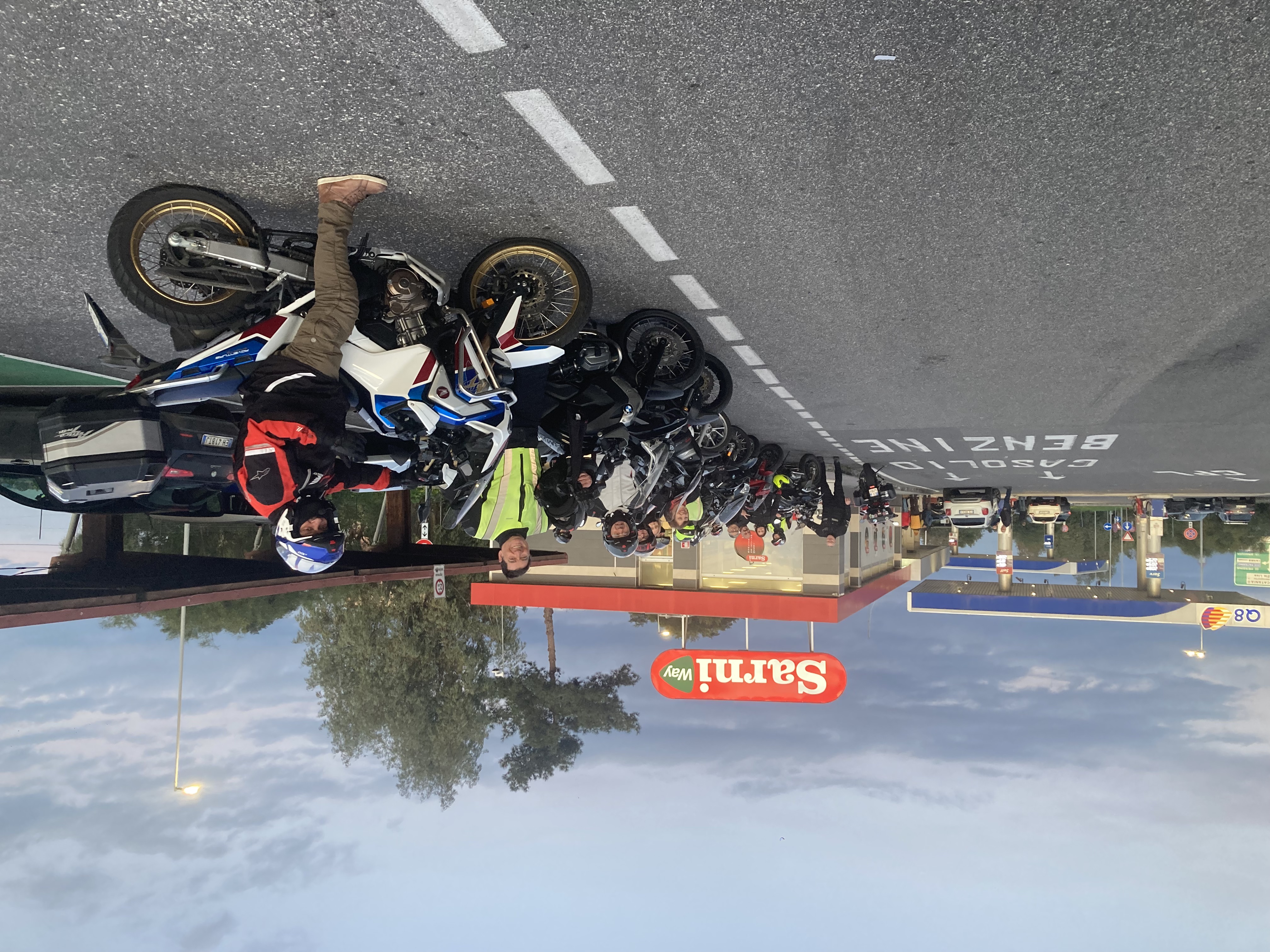 066 Ma Al Momento Dei Saluti Rinnoviamo L Appuntamento Per Il Prossimo Tour