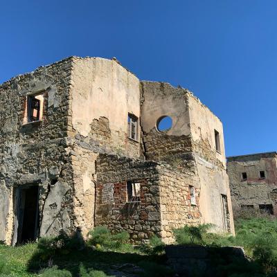 022 La Particolarita Del Borgo Oggi Abbandonat Sta Nell Aver Conservato Quasi Tutta La Struttura Degli Edifici Magazzini Scuola Ufficio Postale Sono In Rovina Ma Ancora In Piedi