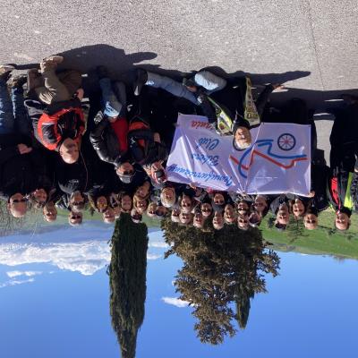 026 Foto Di Gruppo Con L Etna Alle Spalle