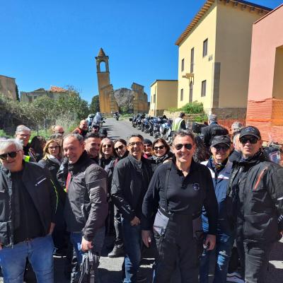 028 Ecco I Ruderi Sistematevi Che Vi Facciamo La Foto Di Gruppo