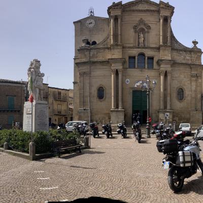 014 Il Santuario Di San Giacomo Ha Origini Antiche Essendo Stato Fondato Nel Periodo Normanno E Rappresenta Il Sito Iacobeo Piu Antico Della Sicilia Il Suo Prospetto Presenta Una Elegante Facciata Con Due Colonne Che Sorreggono Una Trabeazione