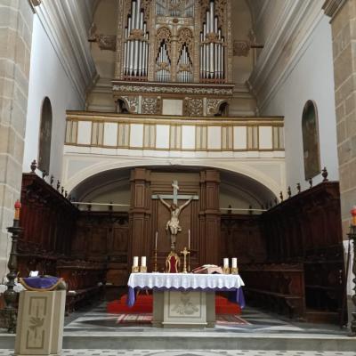 055 Nel Presbiterio Sopra Una Bella Cantoria E Posto Un Pregevole Organo Realizzato Da Raffaele La Valle Nel 1590