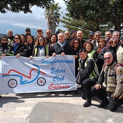 036 Ci Raggiunge Il Sindaco Per Nino Cirino Non Poteva Mancare La Foto Di Gruppo Istituzionale