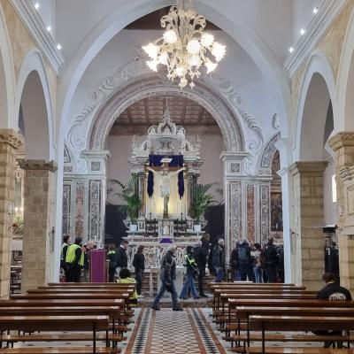 038 L Impostazione Planimetrica E Quella Del Tipo Basilicale A Pianta Longitudinale A Tre Navate Con Navata Trasversale