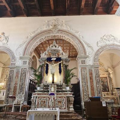 040 La Parte Piu Antica E Quella Che Comprende Le Tre Navate Divise Da Due Filari Di Colonne Quadrate Sormontate Da Capitelli Di Stile Arcaico E Terminanti Con Un Ordine Di Archi A Sesto Acuto Od Ogivali
