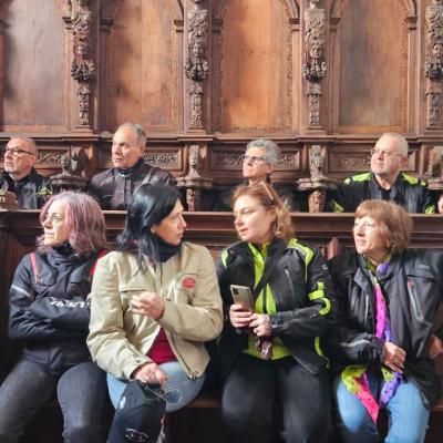052 Anche Delle Sorelle Immerse Nel Silenzio Della Preghiera