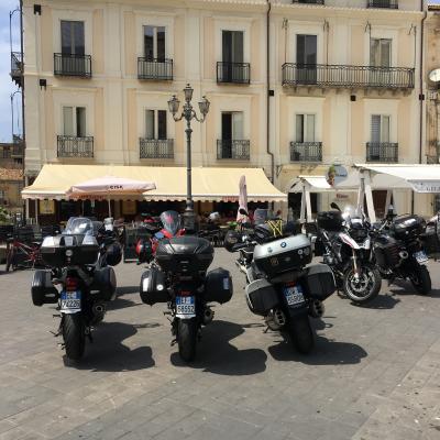 016 Le Bimbe Davanti Al Ristorante Le Castellane