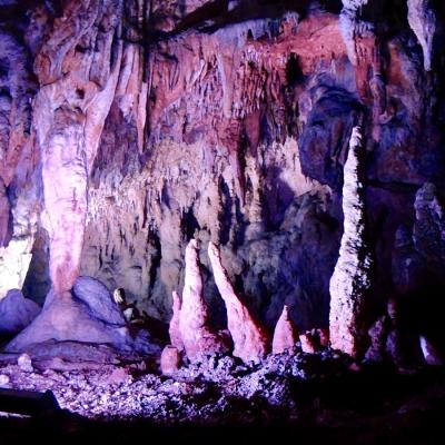 051ter Stalattiti E Stalagmiti Decorano Ogni Spazio Con Varie E Colori