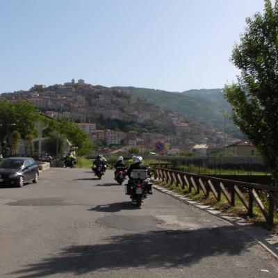 102 Si Raggiunge La Cittadina Di Padula