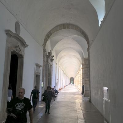 115 Toni E Enza A Passeggio Nel Portico Del Grande Chiostro