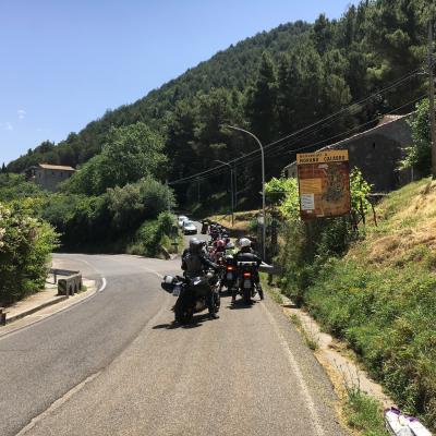 126 Ci Troviamo All Ingresso Nord Del Paese