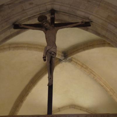 143 Sopra L Altare E Posizionato Un Crocefisso Del Xv Secolo Ad Opera Di Ignoto Meridionale Dai Connotati Fortemente Drammatico Realistici