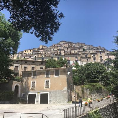 145 Il Paese Si Sviluppa Ai Piedi Del Castello