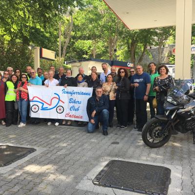 162 Foto Di Gruppo Con La Titolare Del Locale