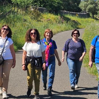 009 Alcuni Si Avventurano In Un Percorso Trekking