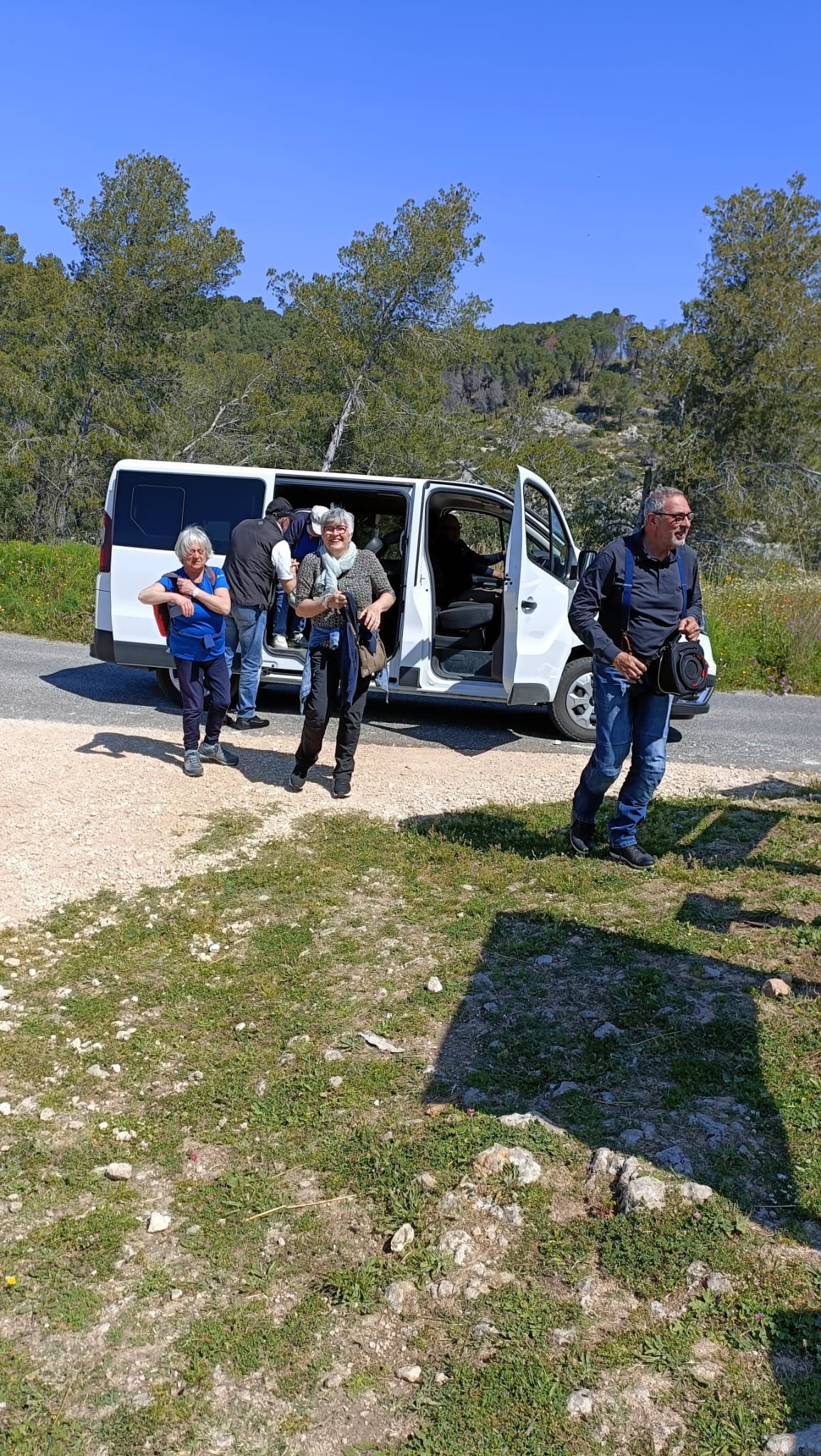 010 Altri Invece Comodamente In Navetta Raggiungono La Meta