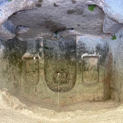 021 La Chiesa Rupestre Di San Micidiario Un Piccolo Oratorio Con Tre Nicchie Scavate Nella Roccia Si Riconosce La Figura Del Pantocratore Fiancheggiato Da Due Angeli E Un Altra Figura