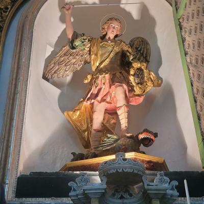 048 Cappella Di San Michele Arcangelo Altare Con Tabernacolo Marmoreo A Tempietto Dietro Il Dipinto Raffigurante L Arcangelo Michele E Custodita La Statua Lignea Del Capo Delle Milizie Celesti