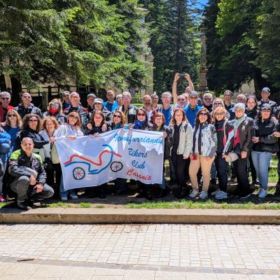 029 Foto Di Gruppo Sulla Scalinata In Granito Realizzata Negli Anni 50 Dagli Ultimi Scalpellini Di Serra